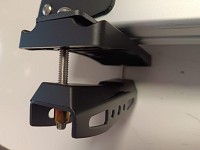 Adaptador Clamp Universal para Barras Portaequipajes Anchas o Con Riel